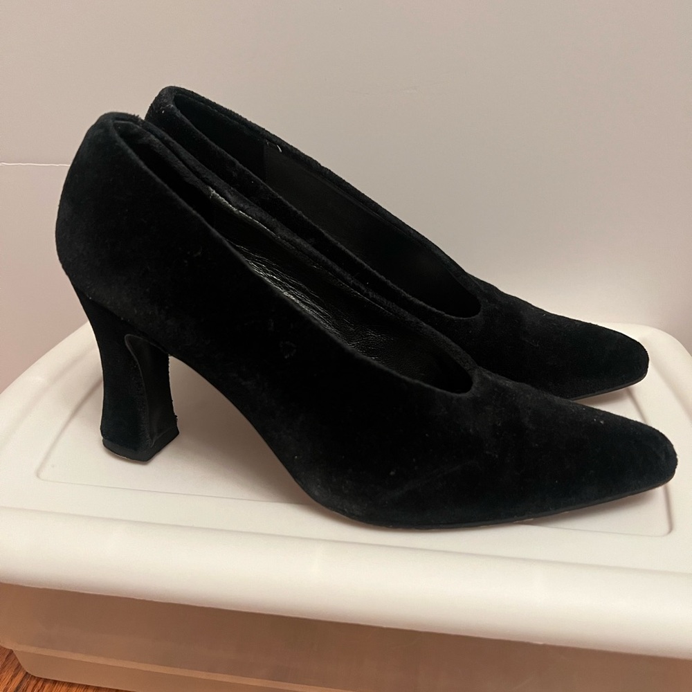 Black Paloma Pumps